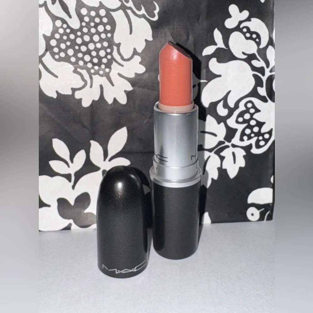 MAC Cosmo Lipstick